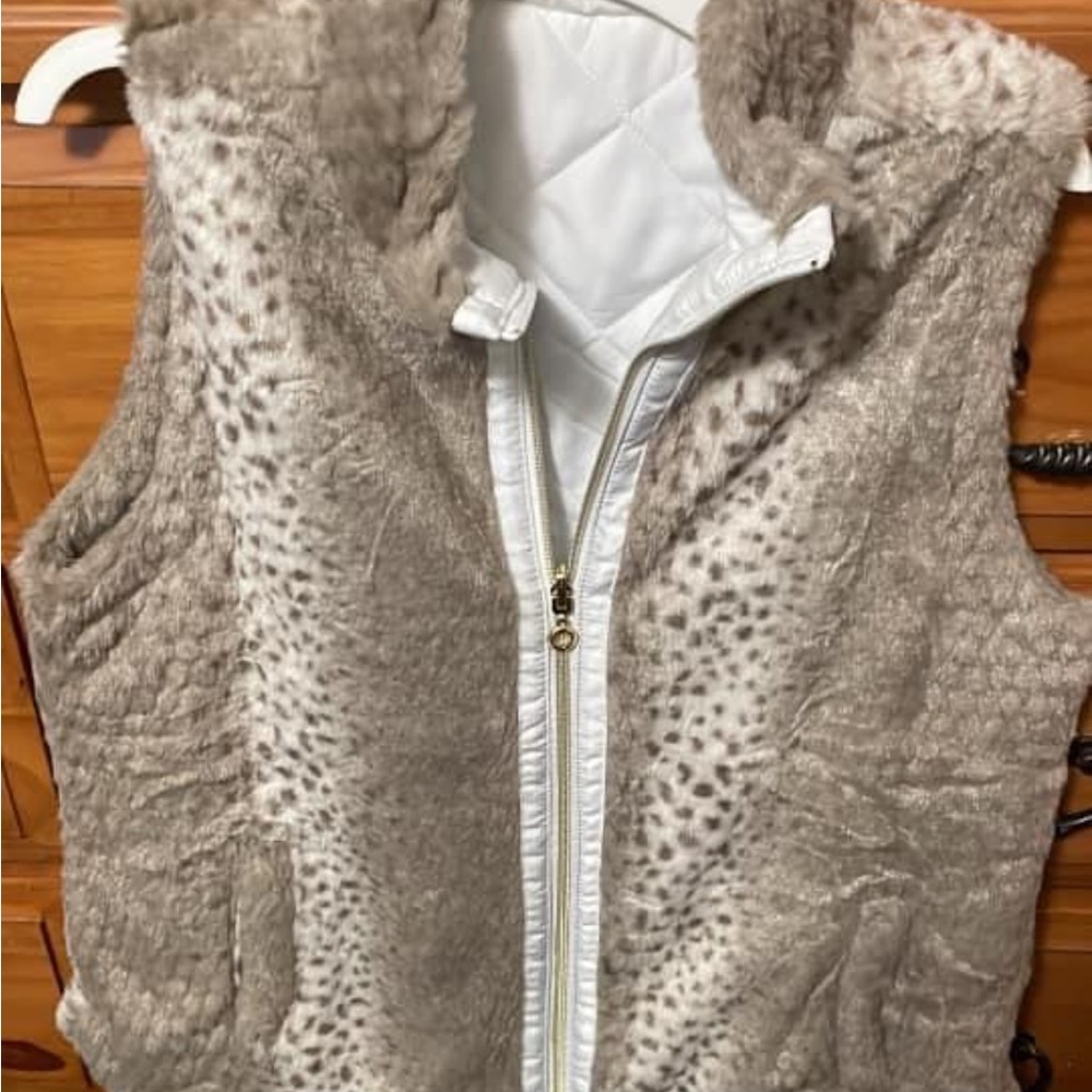 Zipper front vest. Fuzzy, soft with gold zipper. Size Large